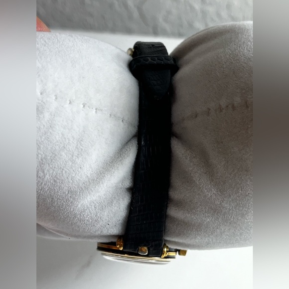 GUCCI “Stacked” black Case Ladies Watch. - Picture 6 of 13